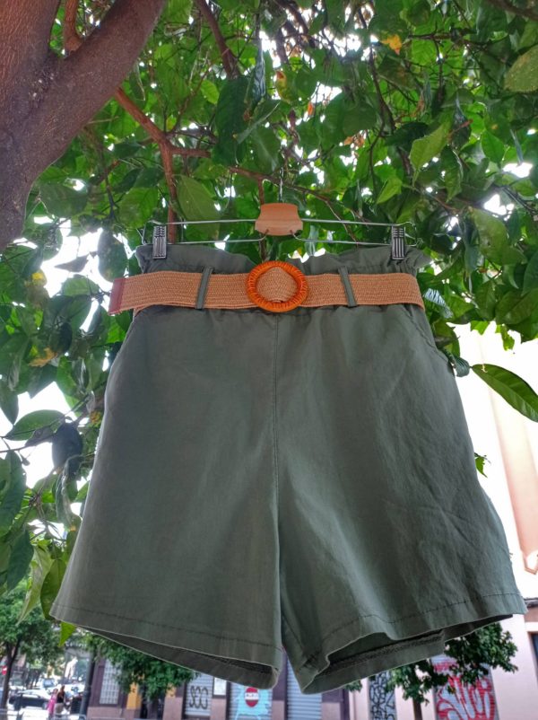 Pantalón corto elástico verde